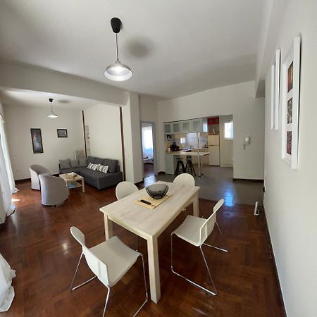 Acropolis Apartment Atene Esterno foto